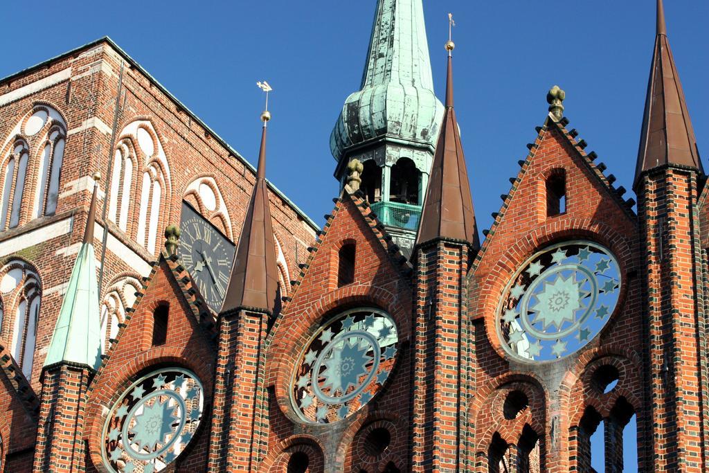 Pension Altstadt Moench In Top Lage Preis Inclusive 5 Prozent Bettensteuer Und Fruehstueck Stralsund Luaran gambar